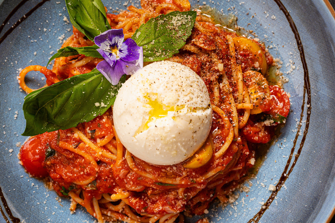 Spgahetti pomodoro (paradicsomos spaghetti) burrataval